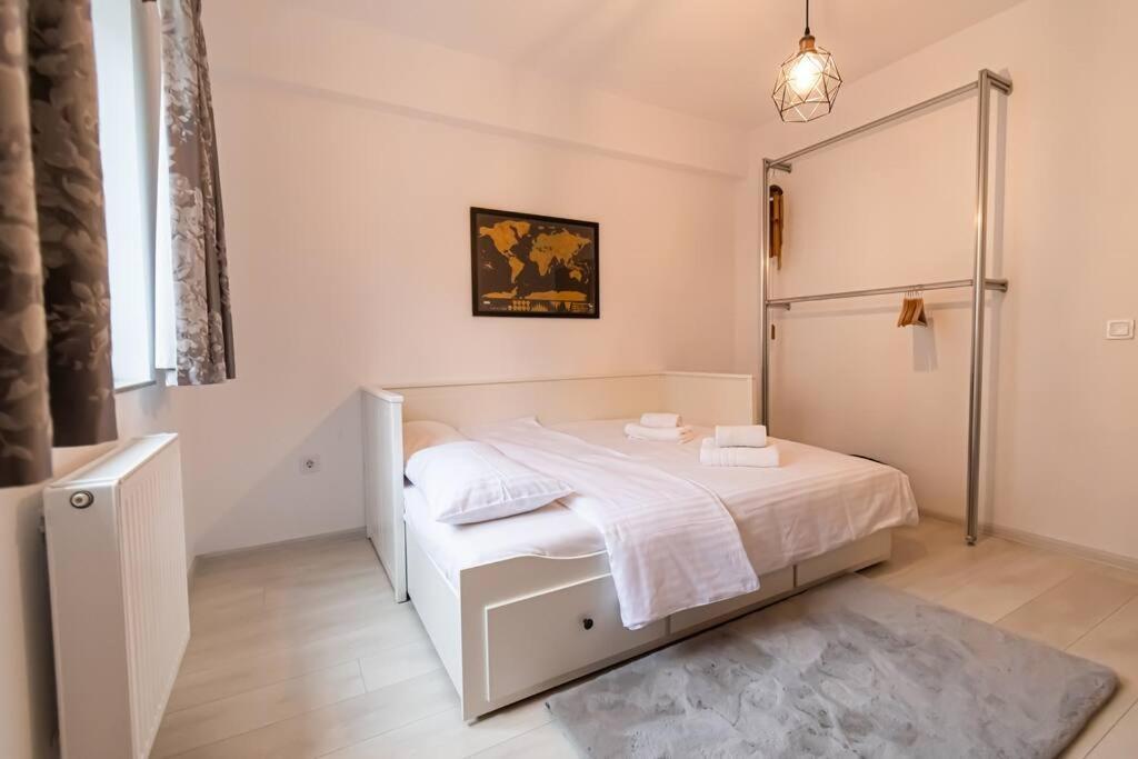 Arte - 2 Bedroom Apartment Near Coresi Mall With Free Parking ブラショフ エクステリア 写真